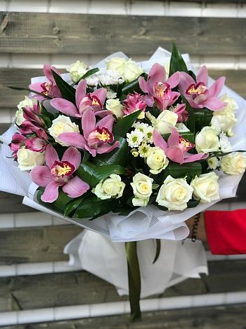 Букет цветов из: Розы и Хризантемы в Уве