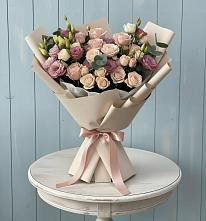 Букет цветов из:  Розы и Лизиантусы в Уве