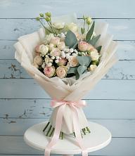 Букет цветов из:  Розы и Лизиантусы в Уве