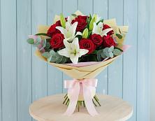 Букет цветов из:  Лилии и Розы в Уве