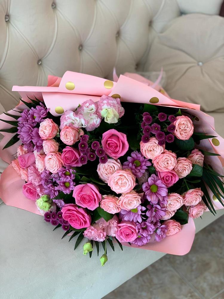 Букет цветов из: Хризантемы, Розы и Лизиантусы в Уве