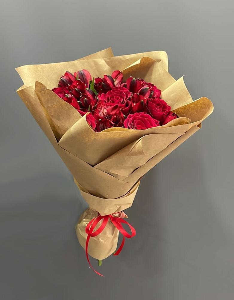 Букет цветов из: Альстромерии и Розы в Уве