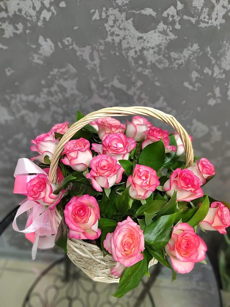 Цветочная композиция из Розы в корзине в Уве