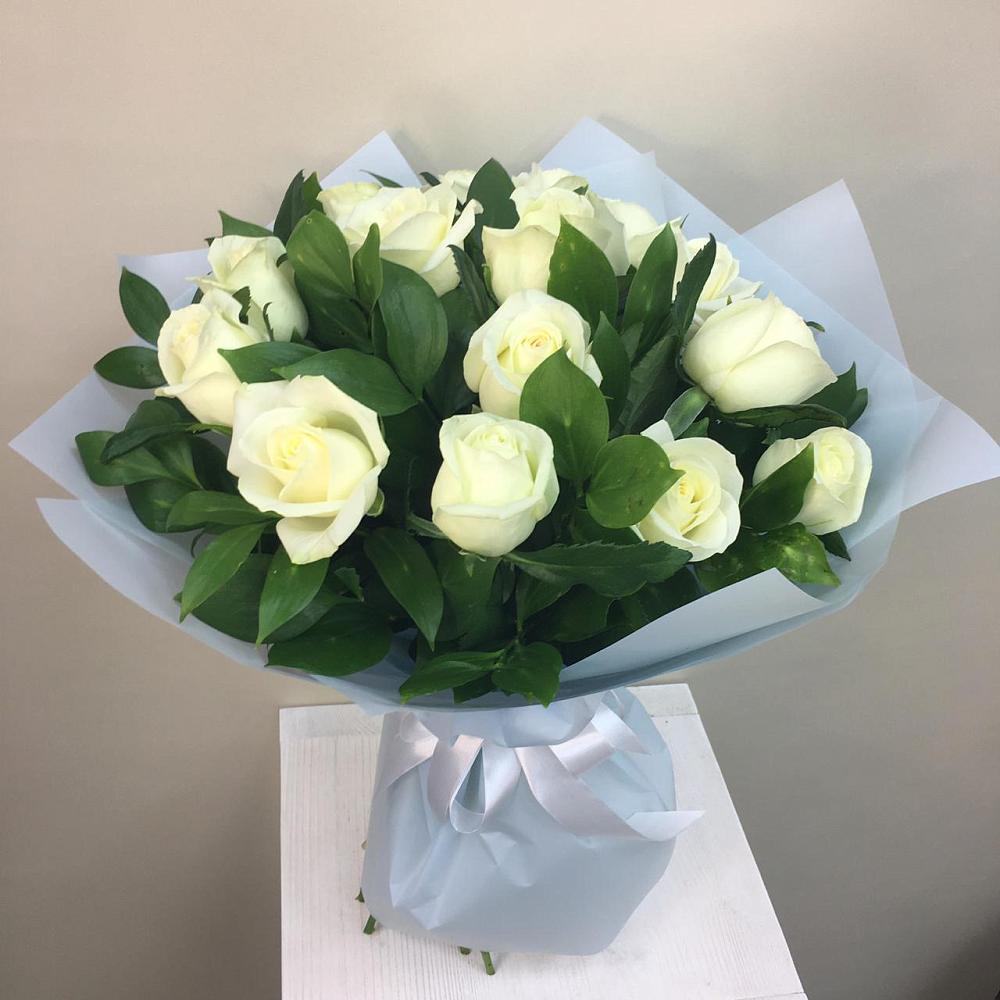 Букет 15 Белых роз Проуд в Уве