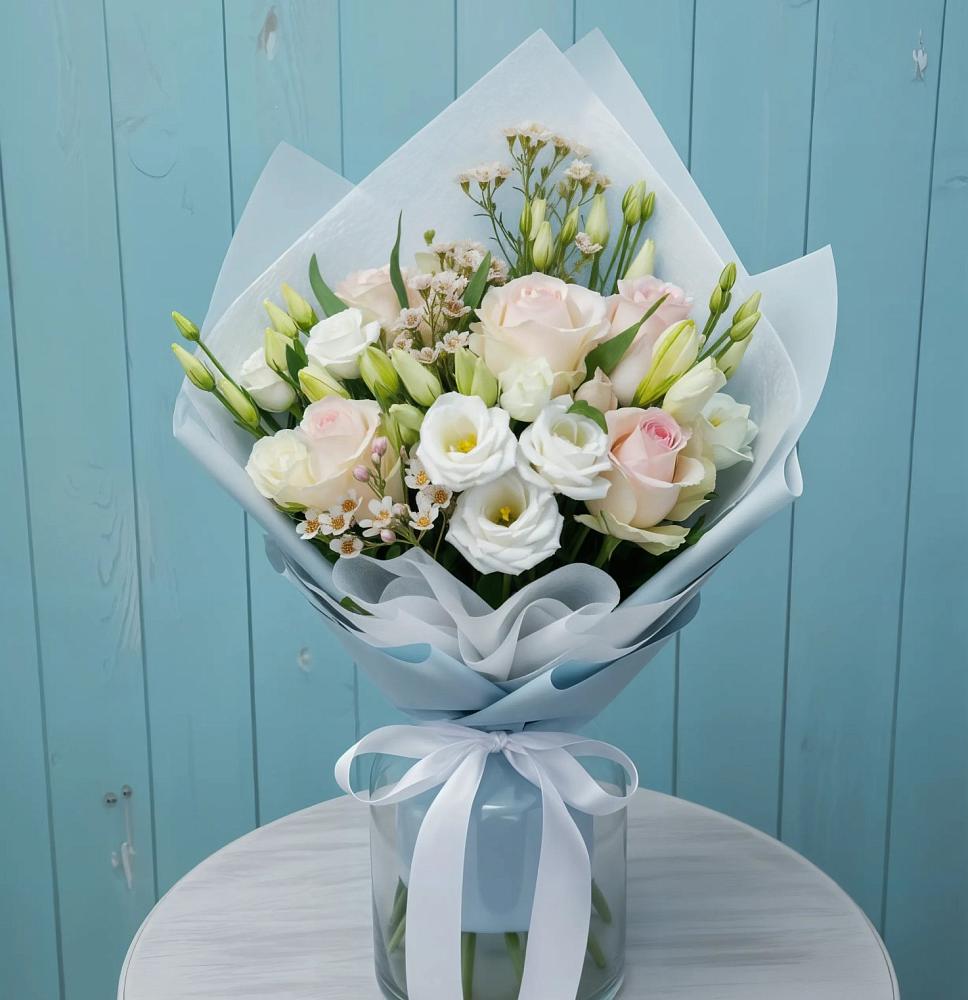 Букет цветов из: Розы и Лизиантусы в Уве