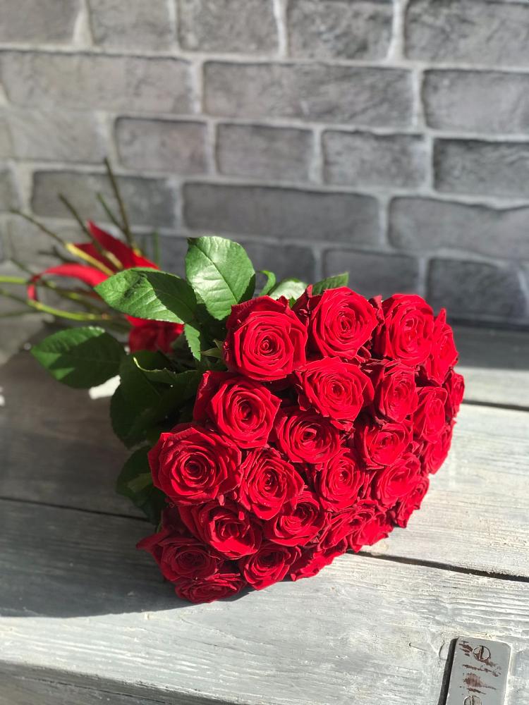 Букет Красные розы Фридом в Уве