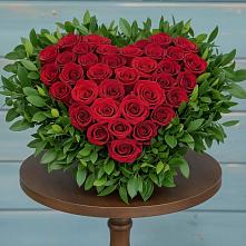 Цветочная композиция из Розы в виде сердца в Уве