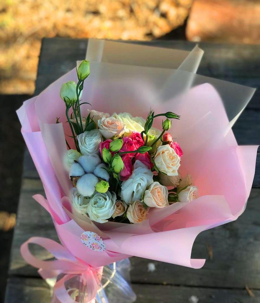 Букет цветов из: Розы и Лизиантусы в Уве