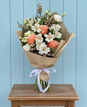 Букет цветов из:  Альстромерии, Лизиантусы, Розы и Хризантемы #REPLACE_PRED# Уве