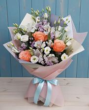 Букет цветов из:  Лизиантусы, Розы, Альстромерии и Гипсофила в Уве