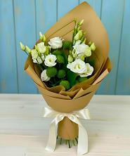 Букет цветов из:  Хризантемы и Лизиантусы в Уве