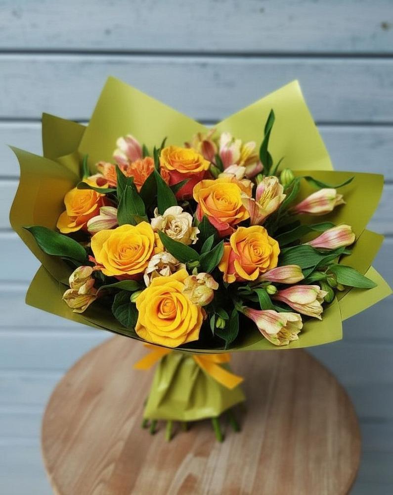 Букет цветов из: Альстромерии и Розы в Уве