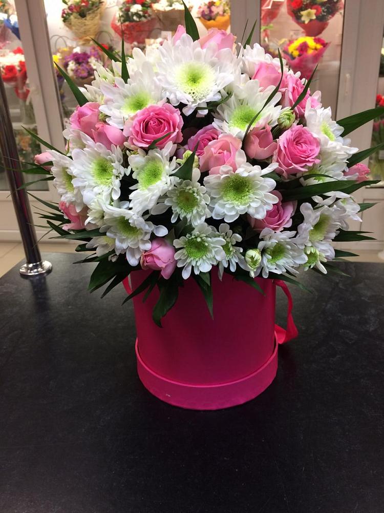 Цветочная композиция из Розы и Хризантемы в шляпной коробке в Уве