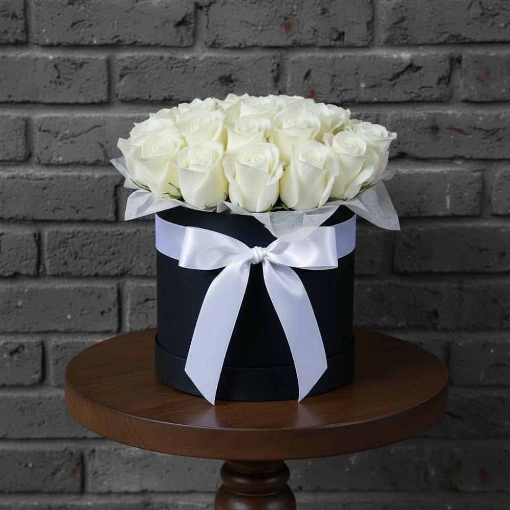 Цветочная композиция из Розы в шляпной коробке в Уве