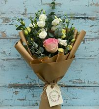 Букет цветов из:  Розы и Лизиантусы в Уве