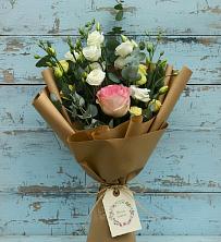 Букет цветов из:  Розы и Лизиантусы в Уве