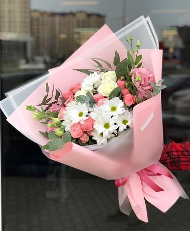 Букет цветов из: Розы, Лизиантусы и Хризантемы в Уве
