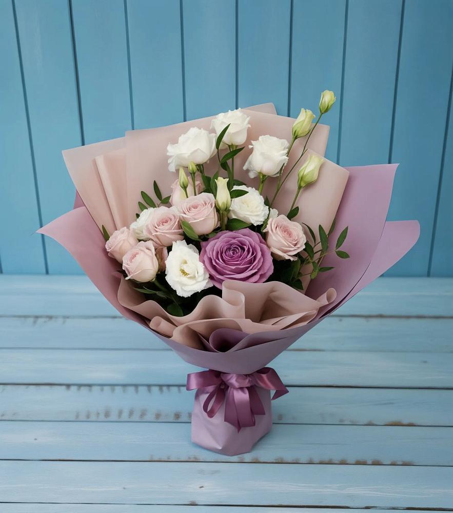 Букет цветов из: Розы и Лизиантусы в Уве